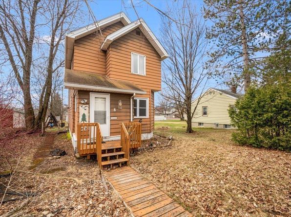 8 4th St, Proctor, MN 55810