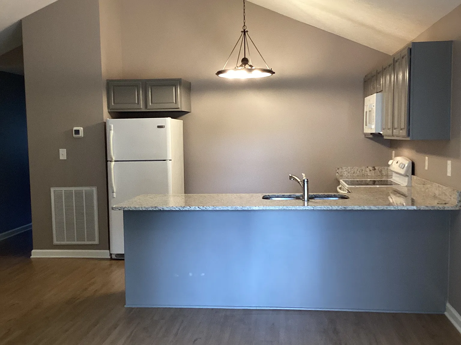 2 bed, 1100 sqft, $1,225 — Photo 3