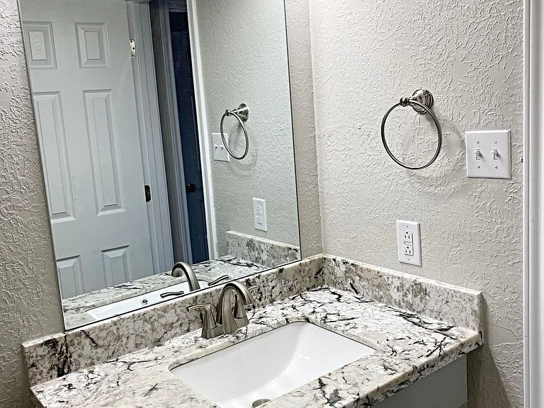 7882 Gladys Ave — Photo 8