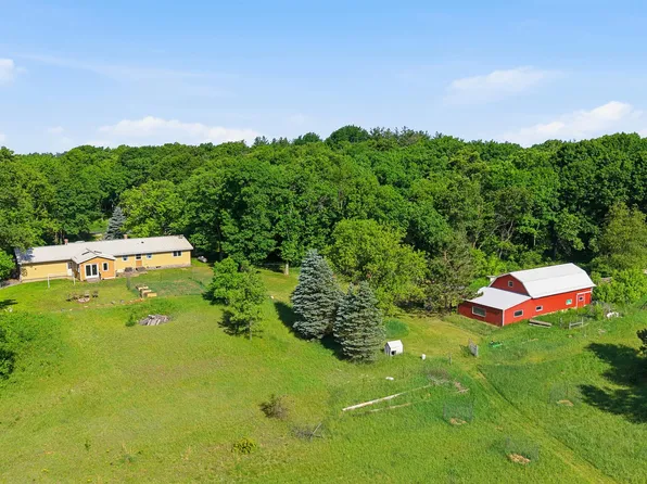 N3660 9th Ave, Hancock, WI 54943