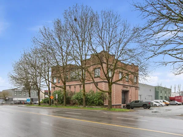 1496 Rupert St, North Vancouver, BC V7J 1E9