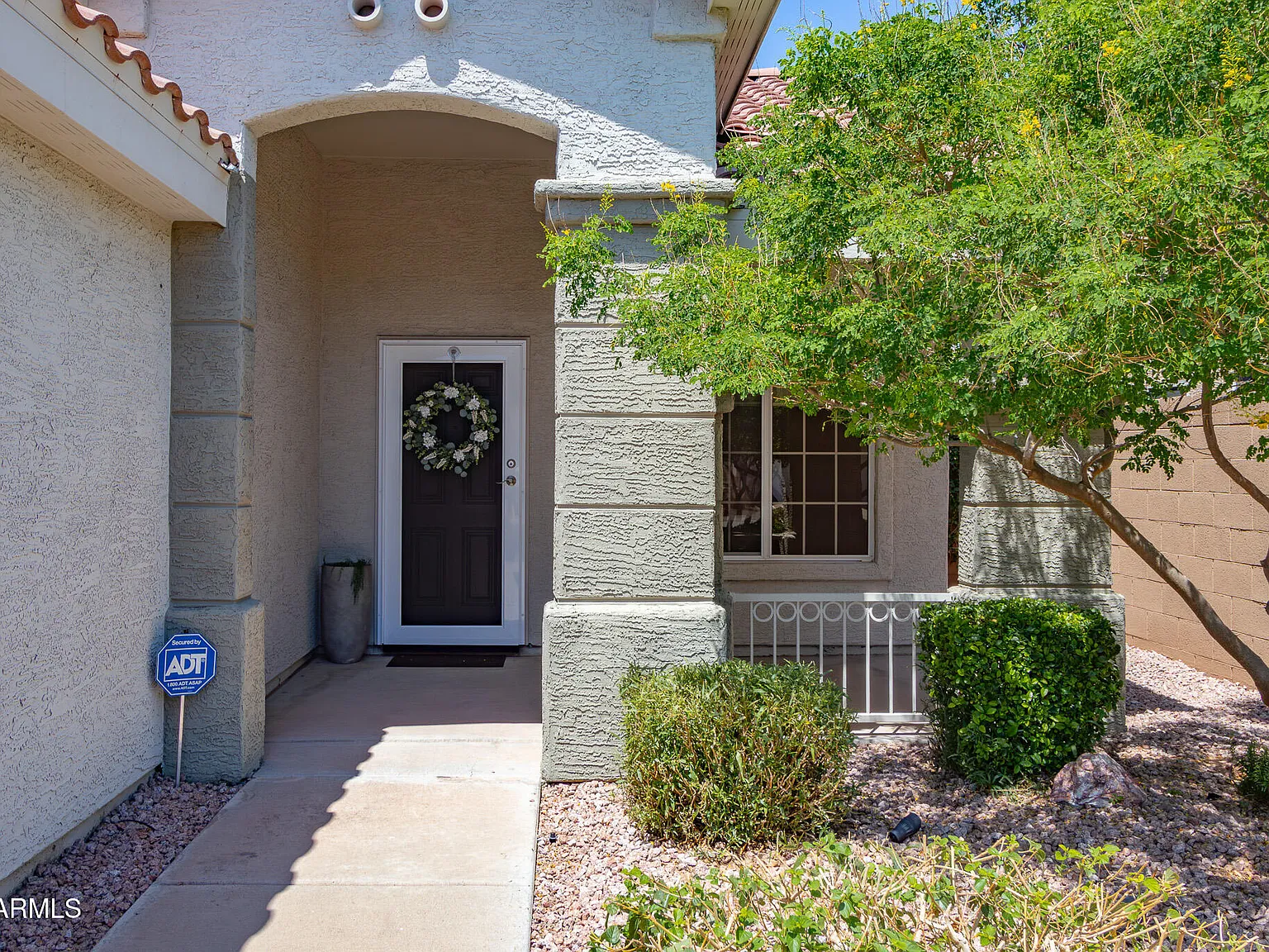 3 bed, 2.0 bath, 1012 sqft, $2,400 — Photo 2
