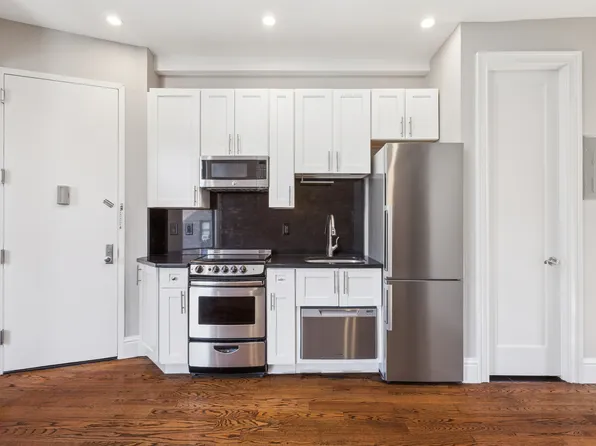 119 Christopher Street image 2 of 19