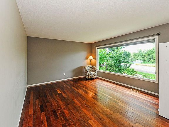 3rd image of 5015 W 58th St