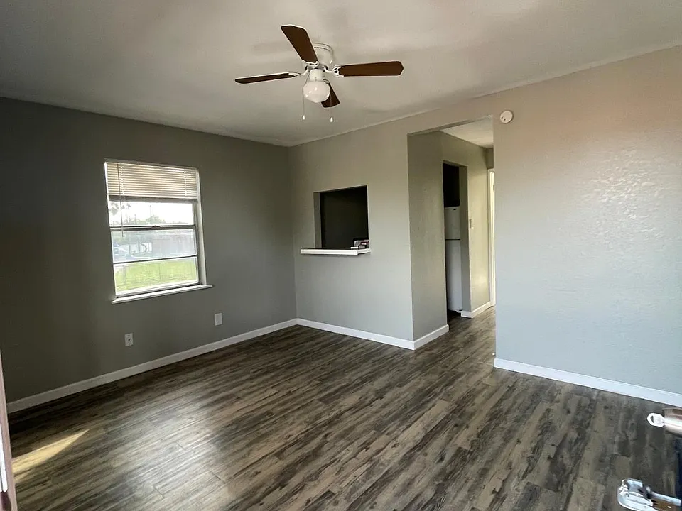 306 W Saint Francis St #1