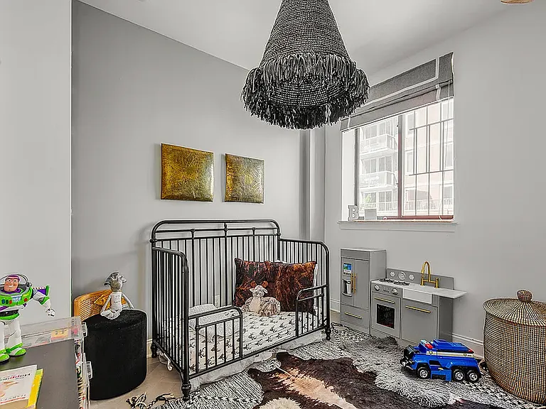 529 W 42nd St #9RR — Photo 8