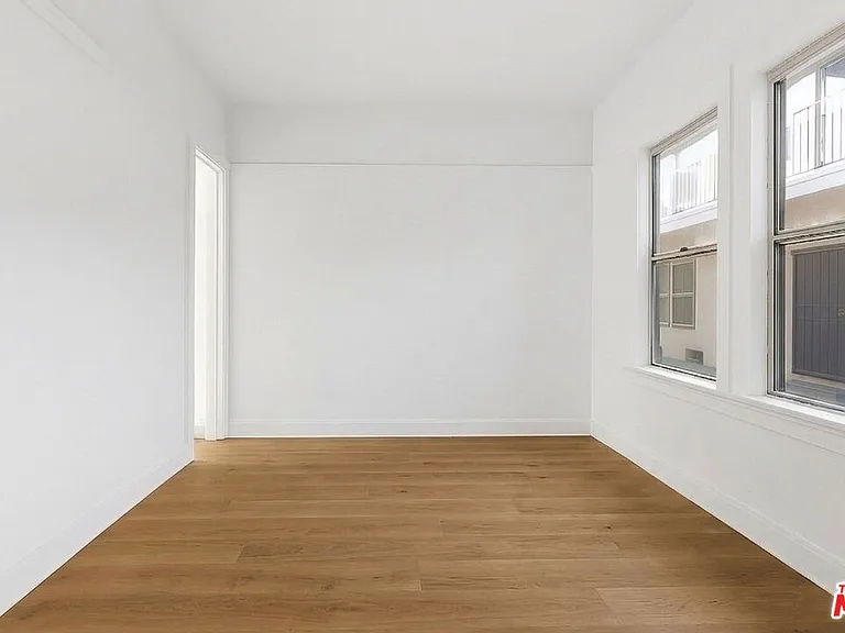 1021 N Mariposa Ave #4 — Photo 6