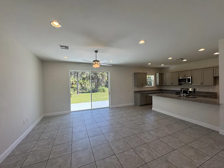 1608 Alliance Ave — Photo 4