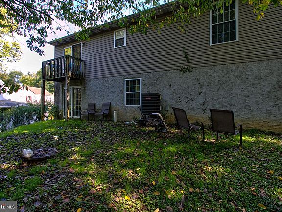 4th image of 54 Hickory Dr