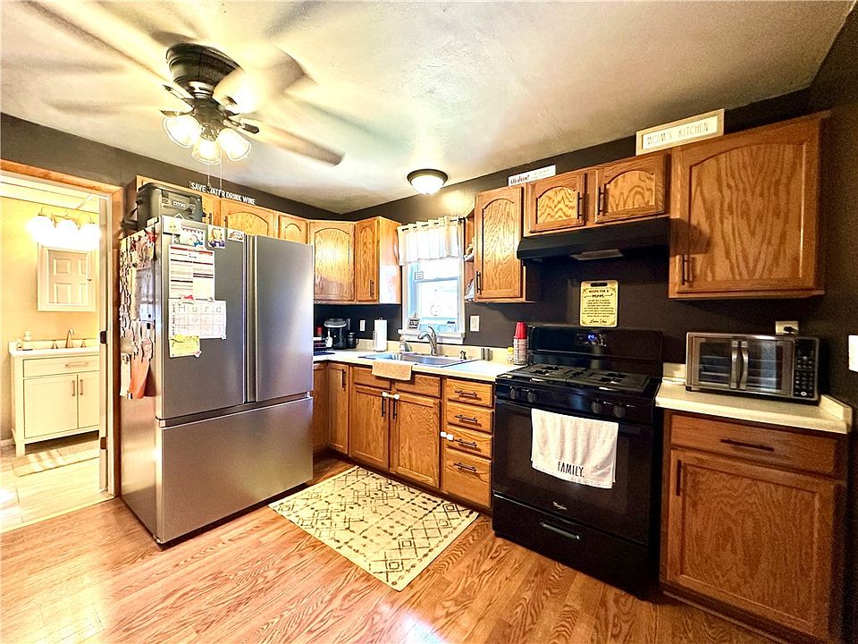 10th image of 369 E Warren St