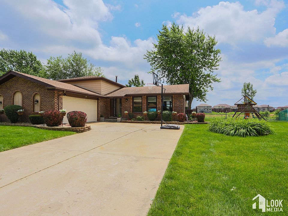 1st image of 6040 Old Creek Ln