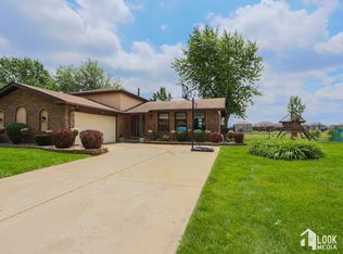 6040 Old Creek Ln, Matteson, IL 60443