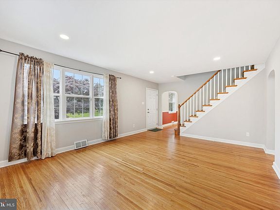 3rd image of 116 Walnut Hill Ln