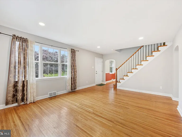 116 Walnut Hill Ln — Photo 3