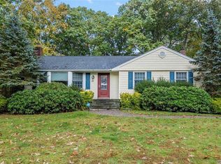 31 Hennessey Dr, Huntington, NY 11743