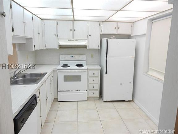 4th image of 311 SE 3rd St APT 501