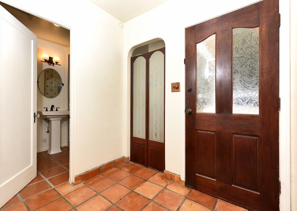 1st image of 3233 Primera Ave