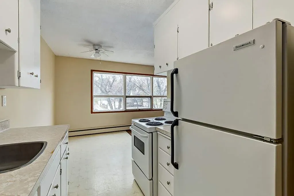 Crescent Court — Photo 1
