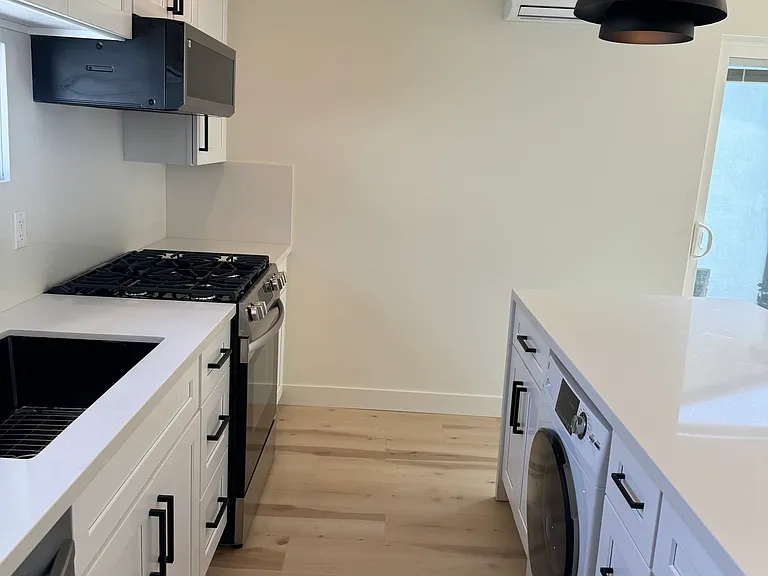 315 6th Ave #2 — Photo 8
