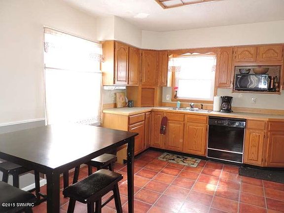 3rd image of 1482 Winchester Dr