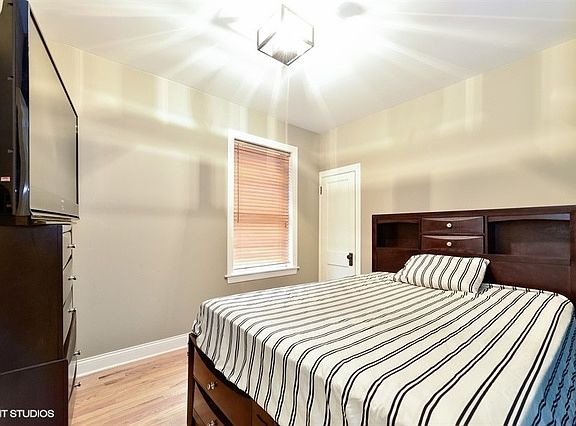 5th image of 1216 N Mayfield Ave