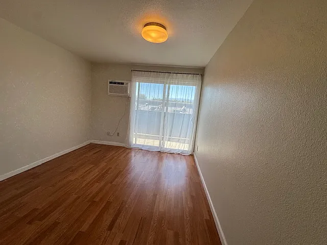 Oakwood Apartments — Photo 15