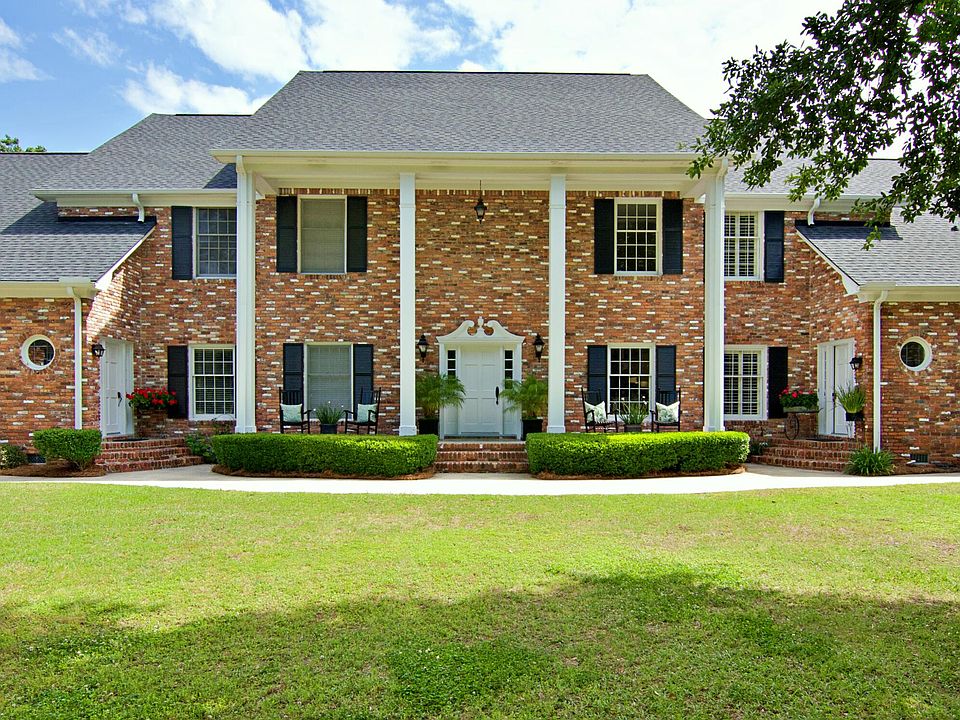 1st image of 202 Woodlake Dr