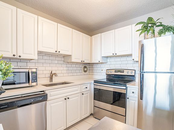 5th image of 111 W Maple St APT 1809