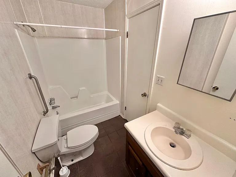 505 Chateau Dr SE — Photo 9