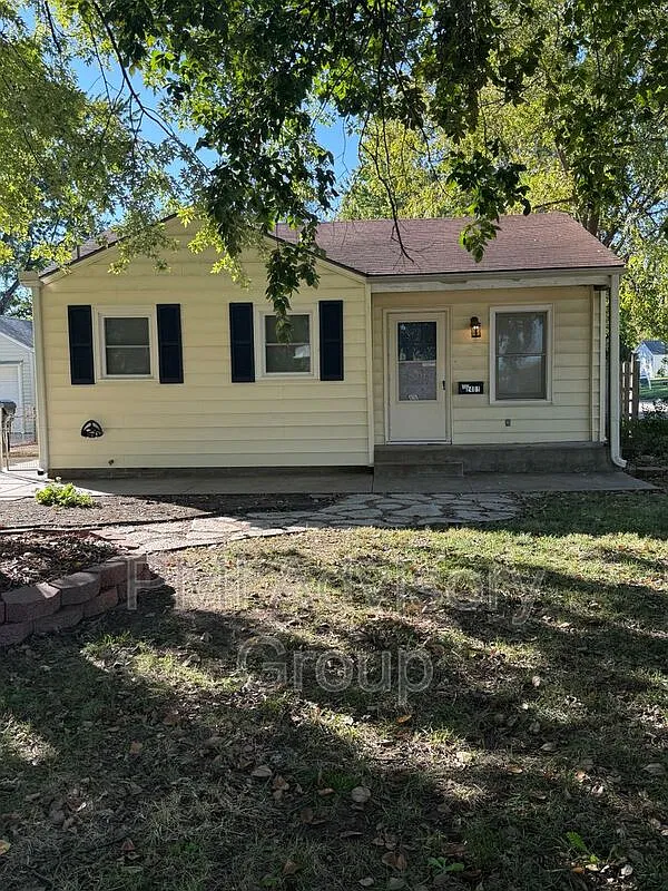 2 bed, 1.0 bath, 664 sqft, $1,000 — Photo 1