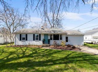 305 Willow Ln, Menasha, WI 54952