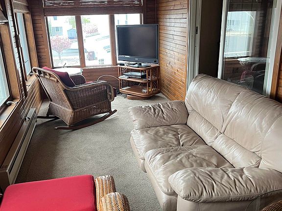 2nd image of 430 Canterbury Ct #2