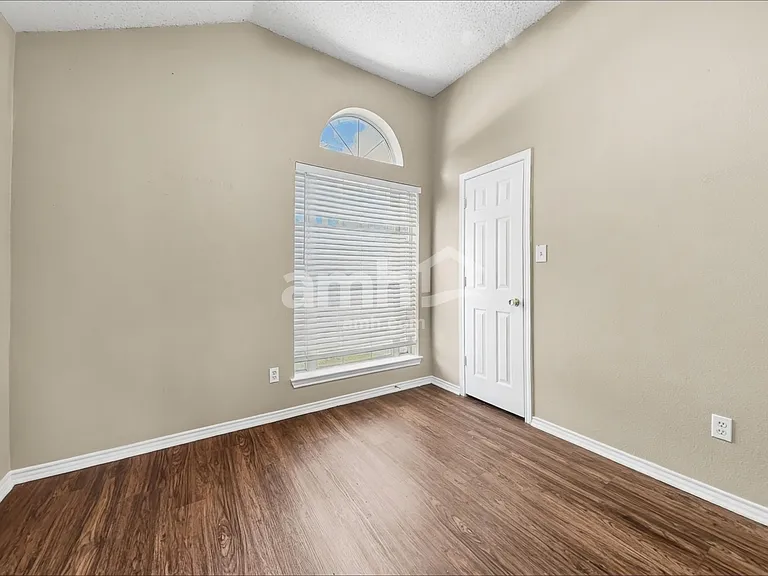 3809 Staghorn Cir N — Photo 16