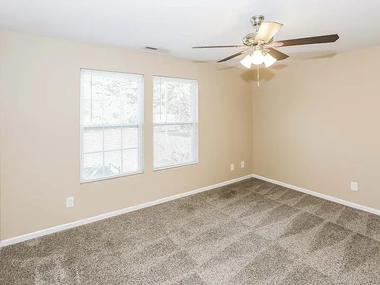 612 N Mulberry St — Photo 3