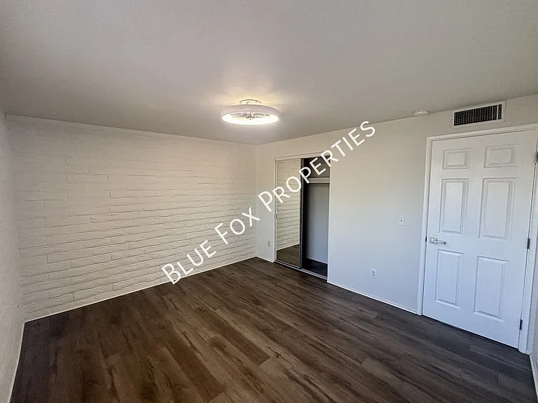 2780 W Via Del Santo — Photo 15