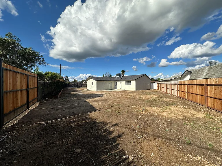 13000 Lorenzo Ct — Photo 43