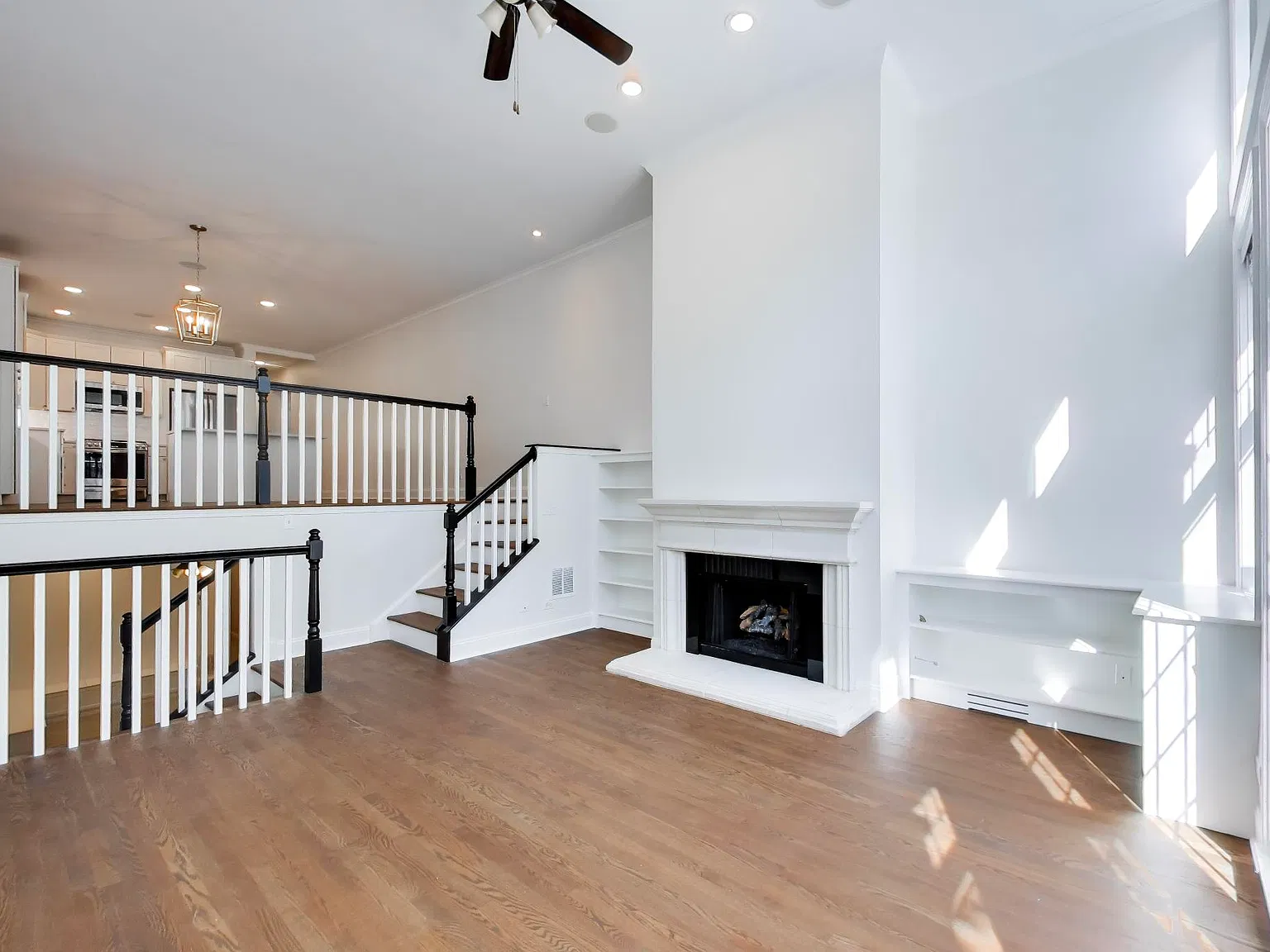 4 bed, 2800 sqft, $7,900 — Photo 2