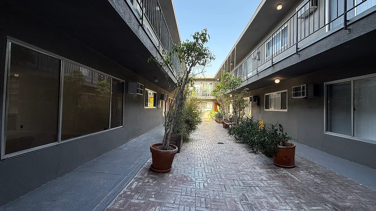 Building Photo - 826 N Hobart Blvd #11