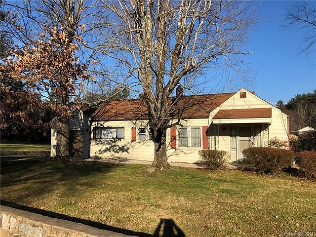 1st image of 407 W Chestnut Dr