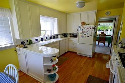 3rd image of 3024 Moore St SE