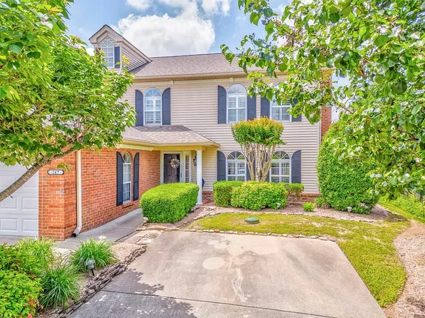 1701 Pin Oak Dr, Dalton, GA 30721