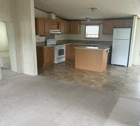 3rd image of 10 Thomas St