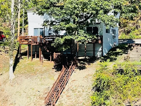 1312 Rivershore Dr, Fairmont, WV 26554