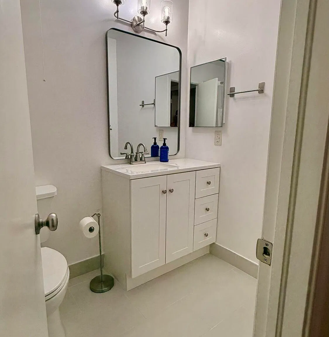 3 bed, 2.0 bath, 2264 sqft, $2,600 — Photo 3