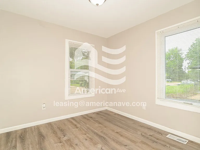 189613_010_bedroom_10.jpg