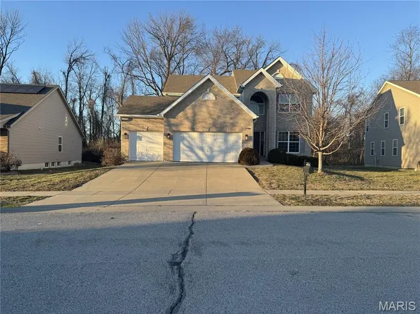 1016 Richland Park Dr, O'Fallon, IL 62269