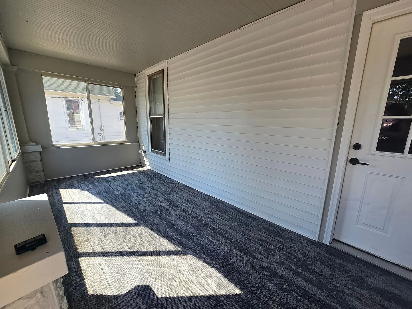 Cute 2 Bedroom Home in Bloomington — Photo 4
