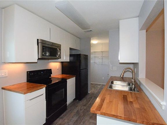 3rd image of 1015 E Yager Ln Unit 4