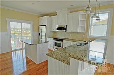 4th image of 505 S Carolina Beach Avenue #1