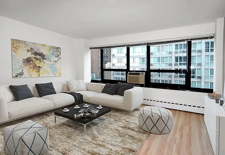 350 W. Oakdale — Photo 1